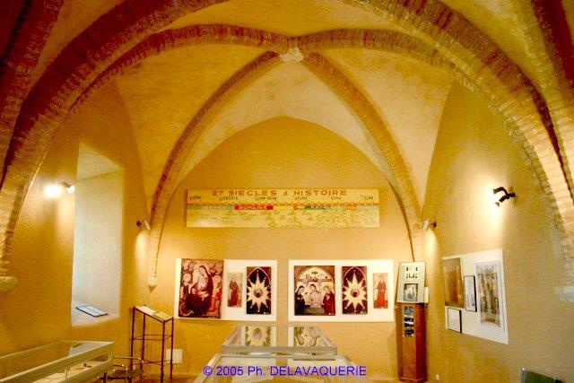 Cathédrale Sainte-Eulalie et Sainte Julie d'Elne - Cloître galerie Ouest : musée d'histoire.