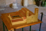 Cathédrale Sainte-Eulalie et Sainte Julie d'Elne - Cloître galerie Est : maquette de la cathédrale.