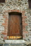 Ermitage de Força Réal - Extérieur de Froça Réal : porte des écuries.