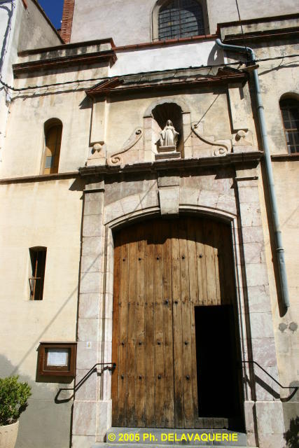 Eglise Notre-Dame de Néfiach - Porte d'entrée.