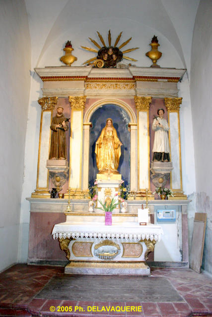 Eglise Notre-Dame de Néfiach - Chapelle début XIXe et réemploi du XVIIIe.