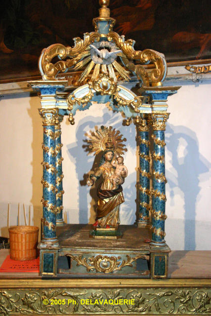 Eglise Notre-Dame de Néfiach - Chapelle du Rosaire : Cadireta (petite chaise) destinée à être portée par des femmes.