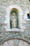Eglise Saint Pierre de Prades - Vue extérieure : Statue au-dessus de l'entrée principale.