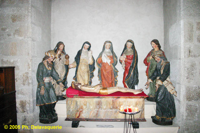 Eglise Saint Pierre de Prades - Chapelle du Saint-Sépulcre : Mise au tombeau oeuvre de Sunyer du XVIIe siècle.