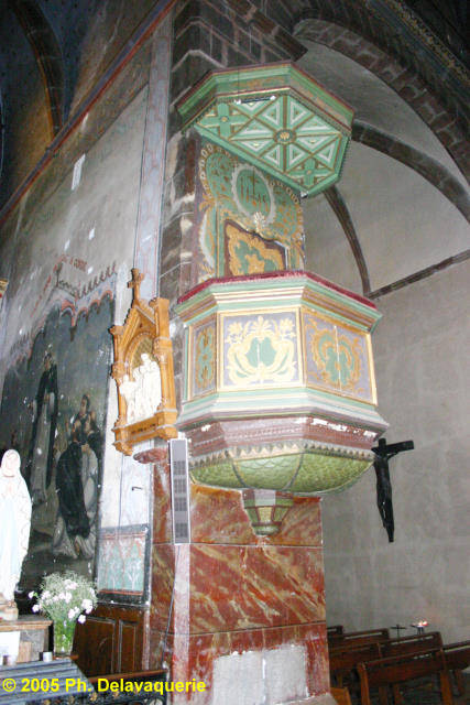 Eglise Saint Pierre de Prades - Chaire côté gauche (face au choeur).