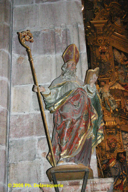 Eglise Saint Pierre de Prades - Choeur : statue.
