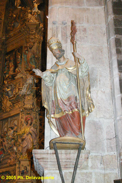 Eglise Saint Pierre de Prades - Choeur : statue.