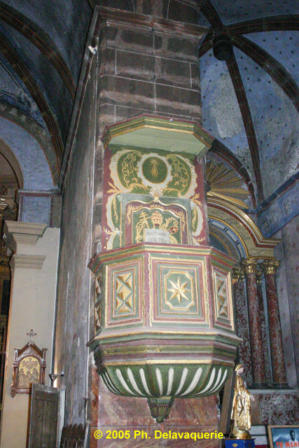 Eglise Saint Pierre de Prades - Chaire côté droit (face au choeur).