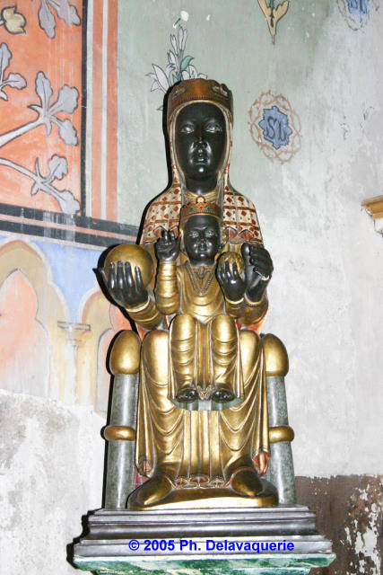 Eglise Saint Pierre de Prades - Chapelle Saint Louis de Gonzague : Vierge noire.