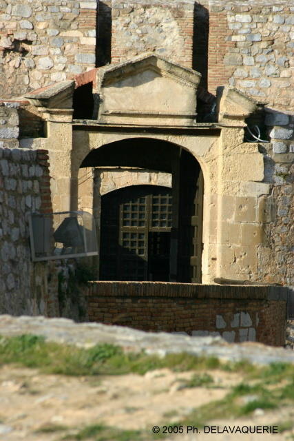 Forteresse de Salses - Extérieur de la forteresse : Entrée.
