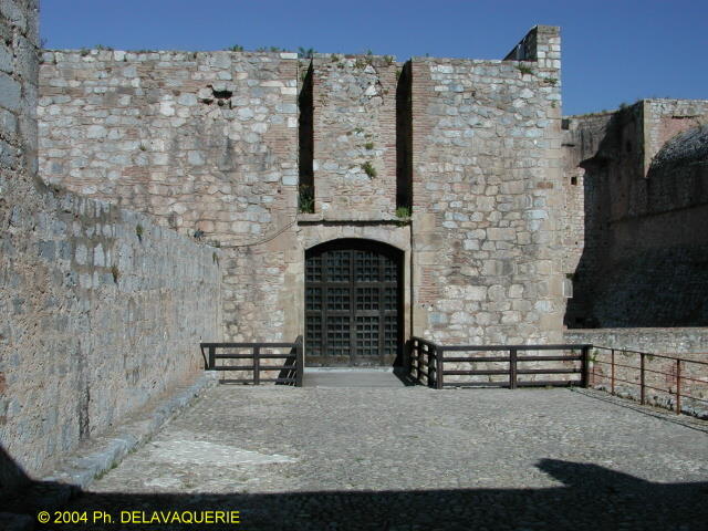 Forteresse de Salses - Extérieur de la forteresse : Entrée 2eme niveau de protection.