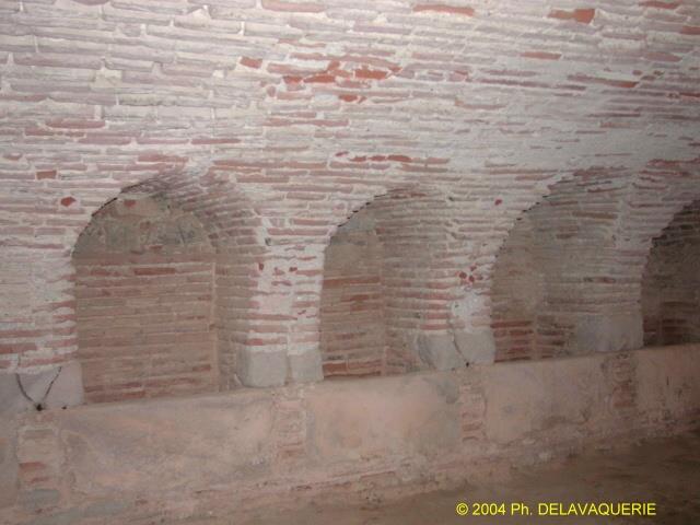 Forteresse de Salses - La cours de manoeuvres : Ecuries.