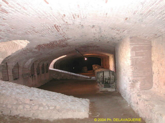 Forteresse de Salses - La cours de manoeuvres : Cave à vin.