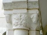 Cloître de Saint-Genis des Fontaines - Galerie Nord : Détail d'un pilier.