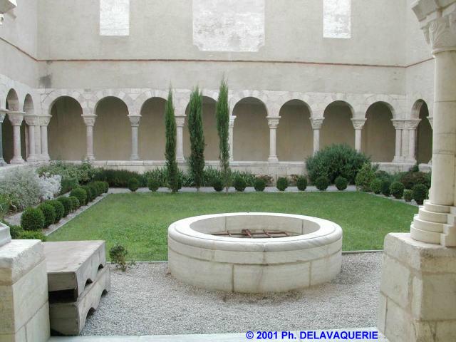 Cloître de Saint-Genis des Fontaines - Jardin.