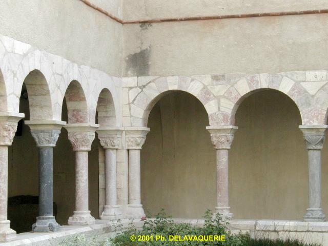 Cloître de Saint-Genis des Fontaines - Jardin.