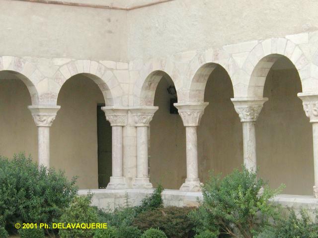 Cloître de Saint-Genis des Fontaines - Jardin.