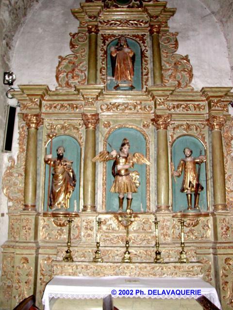 Eglise Saint-Michel de Saint-Genis des Fontaines - Retable du XVIII ème dédié à St Michel.