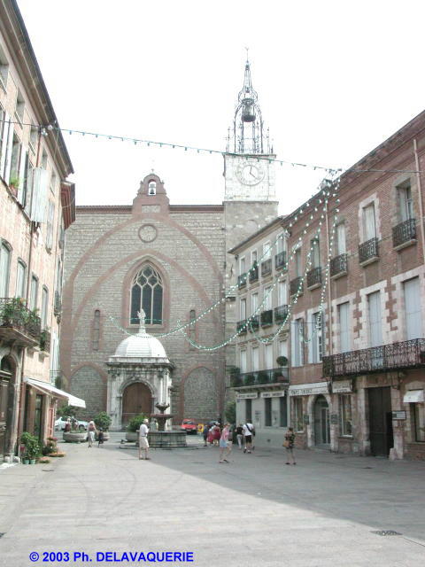 Saint Jean-Baptiste de Perpignan - Entrée de la cathédrale.