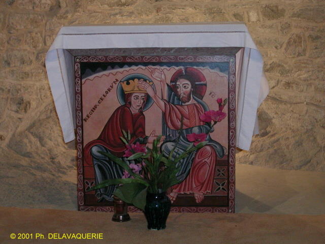 Saint-Martin du Canigou - La crypte : l'autel.
