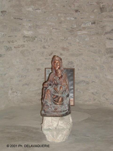 Saint-Martin du Canigou - La crypte : Vierge à l'enfant.
