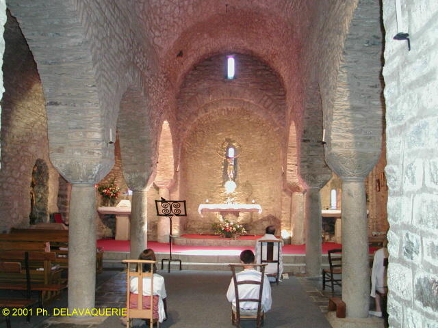 Saint-Martin du Canigou - Vue intérieure de l'église.