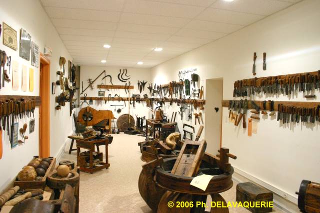 St-Paul de Fenouillet - Une des pièces de la ferme transformée maintenant en musée. Atelier du travail du bois.
