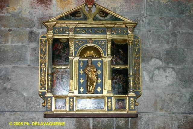 Eglise St-Jacques de Villefranche-de-Conflent - Petit retable accroché à un pilier.