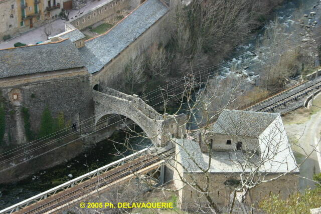 Villefranche-de-Conflent - Vue de la redoute du pont St-Pierre de de la redoute de protection.