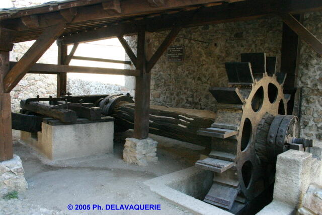 Villefranche-de-Conflent - Remparts : Bastion de la Reine. Une forge catalane dont le marteau est actionné par de l'eau.