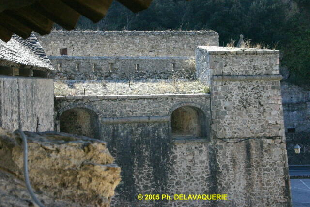 Villefranche-de-Conflent - Remparts : Bastion de la Reine vu du Bation du Roi.