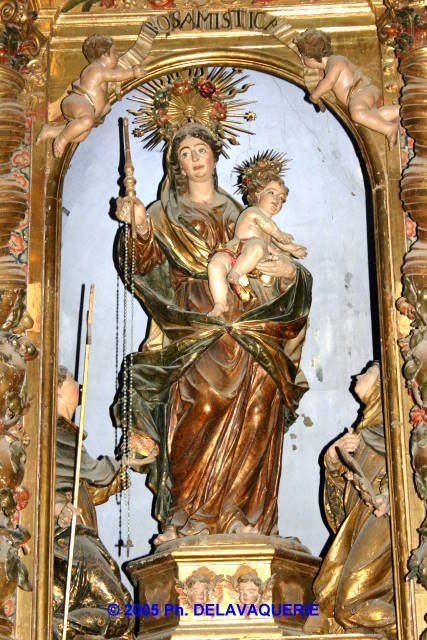 Eglise Saint Julien - Sainte Baselisse de Vina - Chapelle Notre-Dame du Rosaire : Retable baroque : détail.