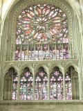 Cathédrale Notre-Dame d'Amiens - Rose du transept sud. Sous la rose, 5 arcades rappellent le triforium