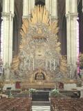 Cathédrale Notre-Dame d'Amiens - La Gloire du maître-autel au-dessus de la châsse abritant les reliques de saint Firmin