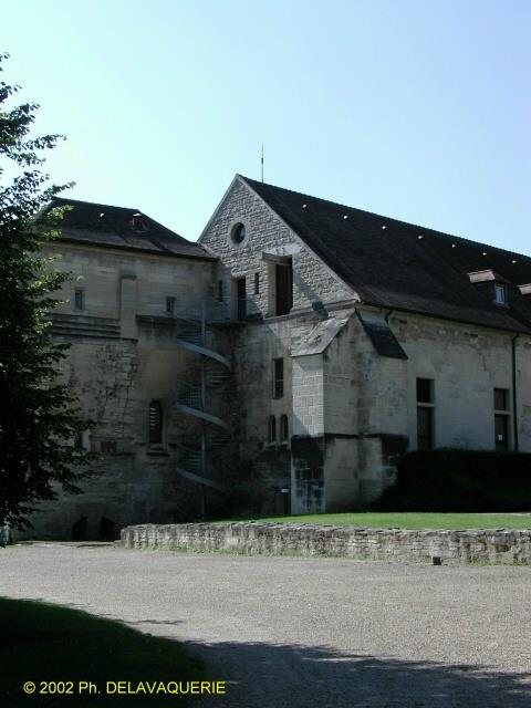 Abbaye de Maubuisson - L'Abbaye : Extérieur de la salle des religieuses.
