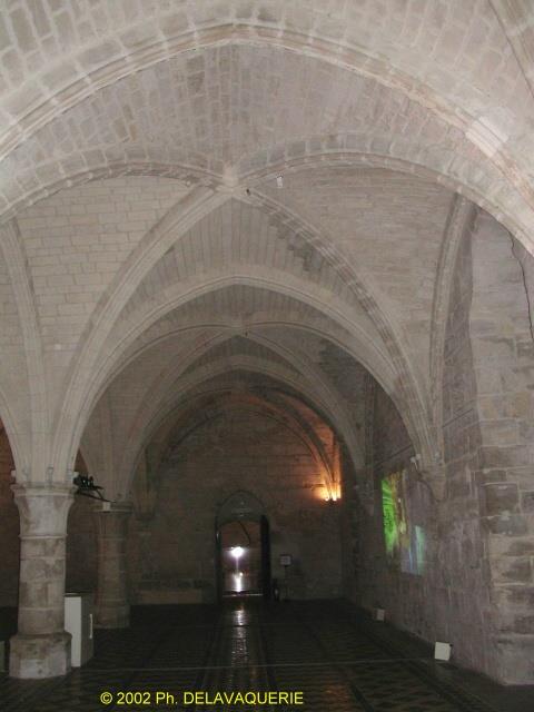 Abbaye de Maubuisson - L'Abbaye : Intérieur de la salle des religieuses.