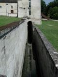 Abbaye de Maubuisson - L'Abbaye : Canal collecteur. On le voit passé sous le batiment des latrines.