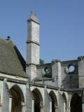 Abbaye de Royaumont - Cloître : côté du bout de l'église et de l'aile des converts.