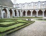 Abbaye de Royaumont - Cloître : côté de l'église.