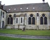 Abbaye de Royaumont - Réfectoire des moines avec la saillie que constitue la chaire du lecteur occupée aujourd'hui par un orgue roman.
