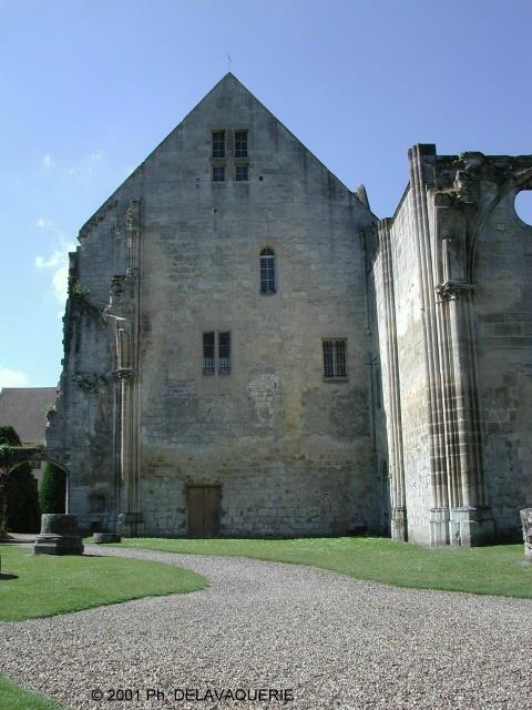 Abbaye de Royaumont - Restes de l'église côté du batiment des moines.