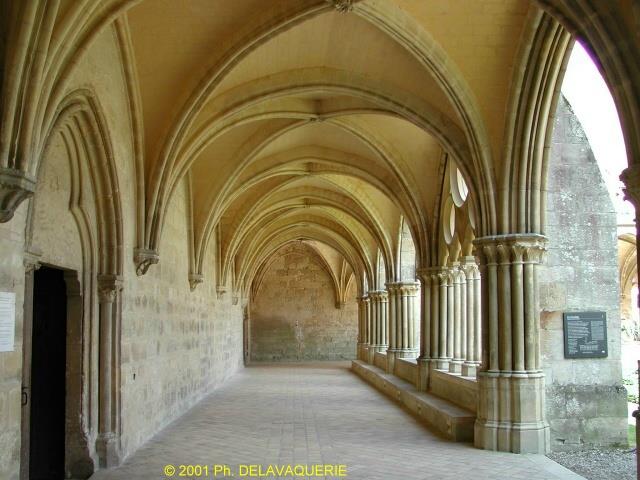 Abbaye de Royaumont - Cloître : galerie Est.