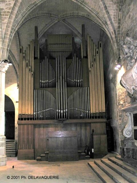 Abbaye de Royaumont - Réfectoire des moines : Orgue servant aux concerts organisés par la Fondation Royaumont.