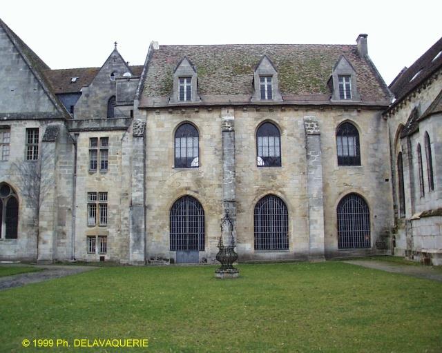 Abbaye de Royaumont - Cuisines vues de l'extèrieur.